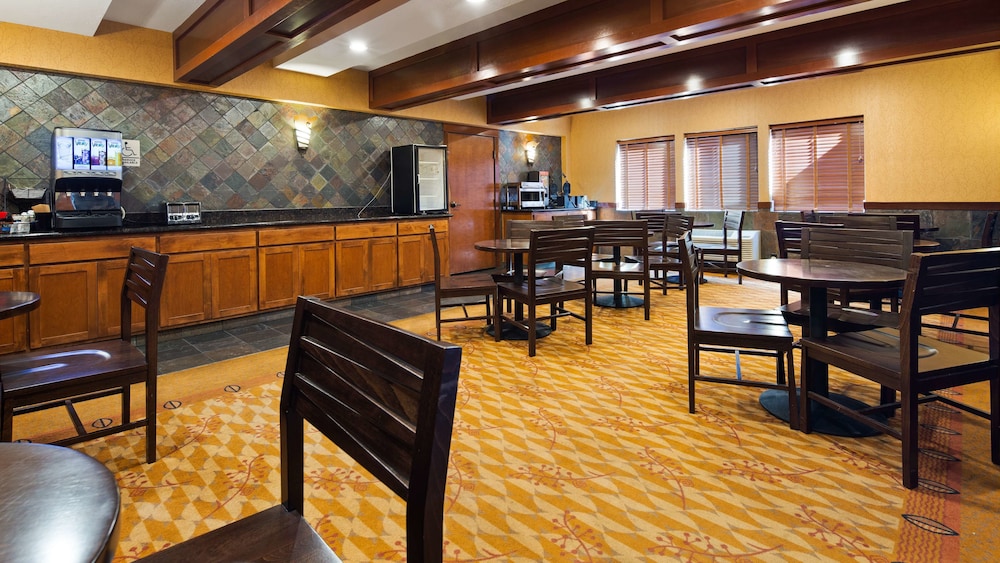 Lloyd Hotel Astoria Bayfront, Ascend Hotel Collection, OR 37/43