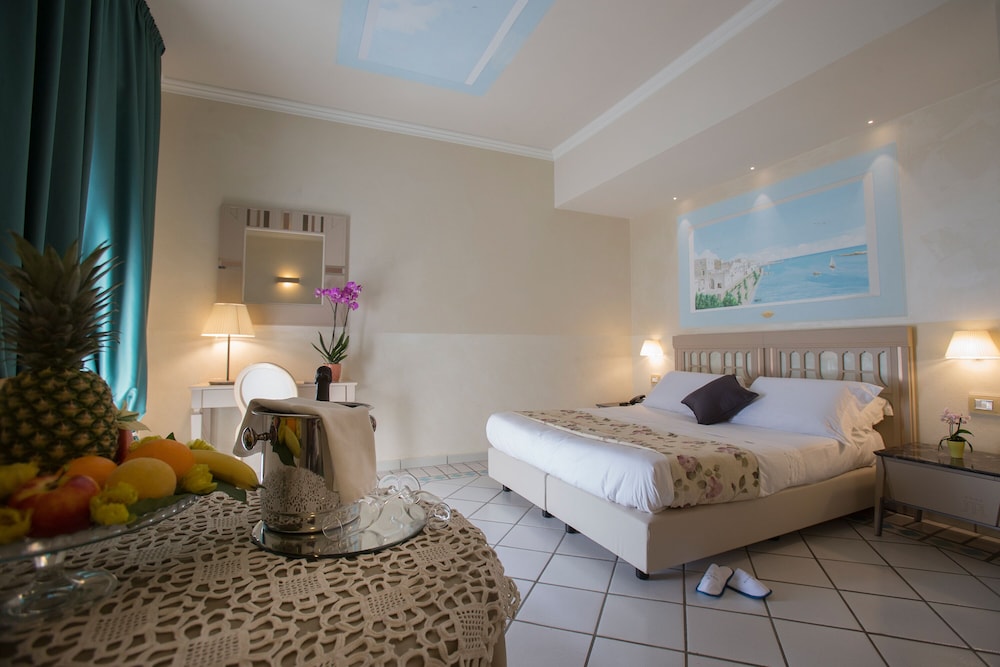 SUPERIOR, DOUBLE OR TWIN BED