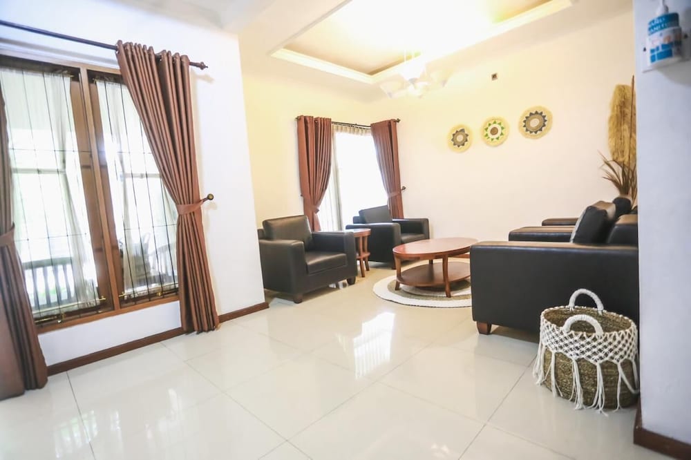 KULDESAK VILLAS BANDUNG 53/74