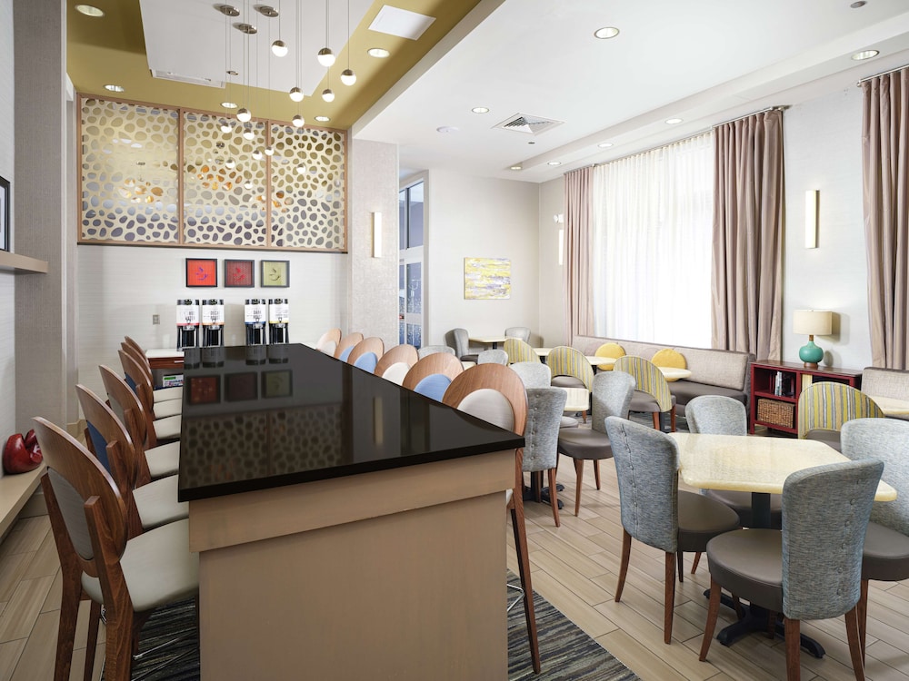 Hampton Inn Wilmington Downtown 24/33