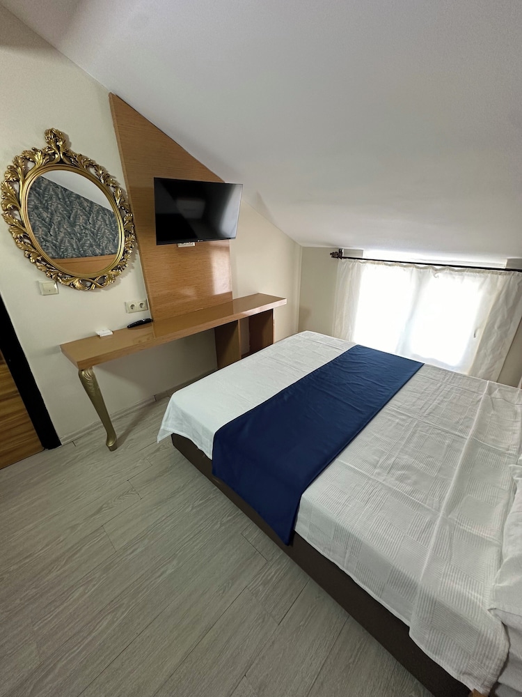 Serenity Suit Hotel 12/50