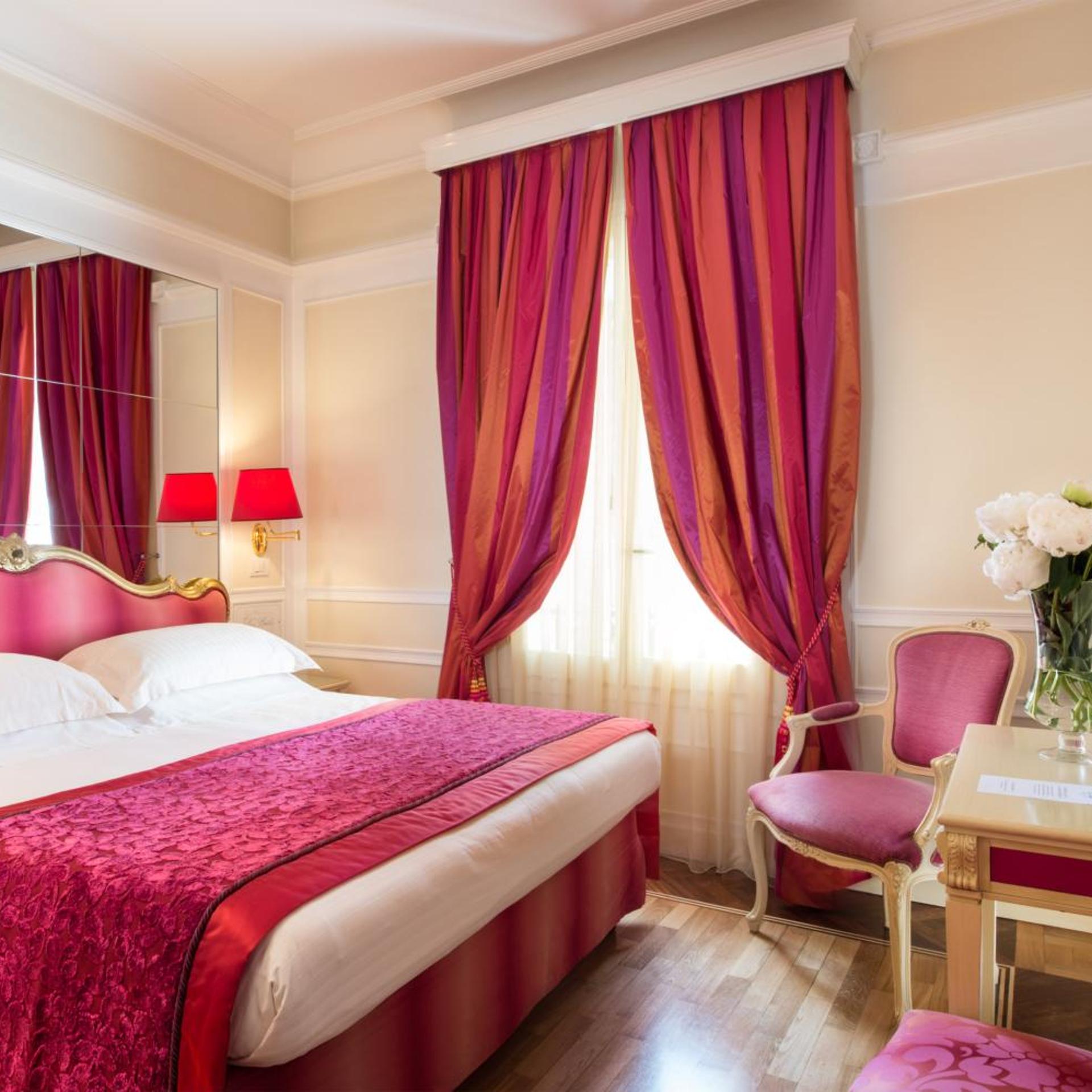 غرفة كلاسيكية بسرير مزدوج أو سريرين منفصلين بإطلالة على المسبح، Grand Hotel Des Bains 5/10