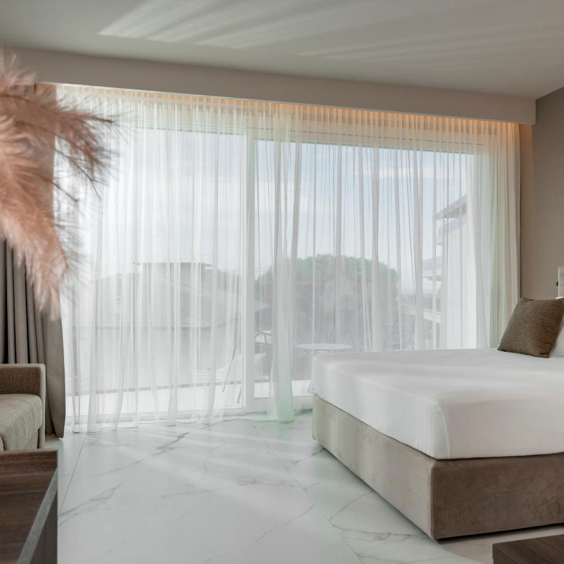 غرفة سوبيريور بسرير كينج، Bolina Suite & Spa 2/2