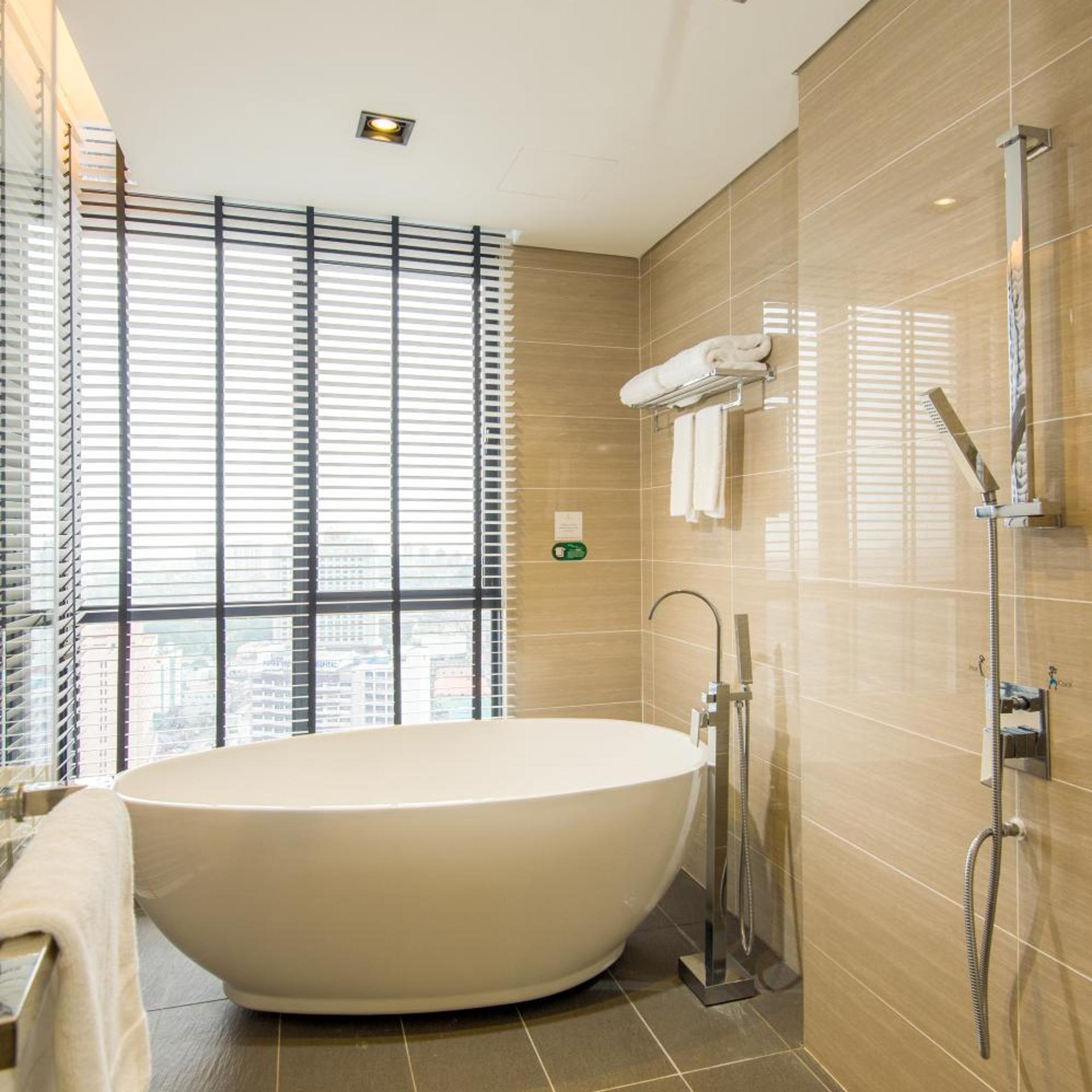 Heritage, Executive, King Bed, with View, Balcony, Bathtub، The Pines Melaka 9/9