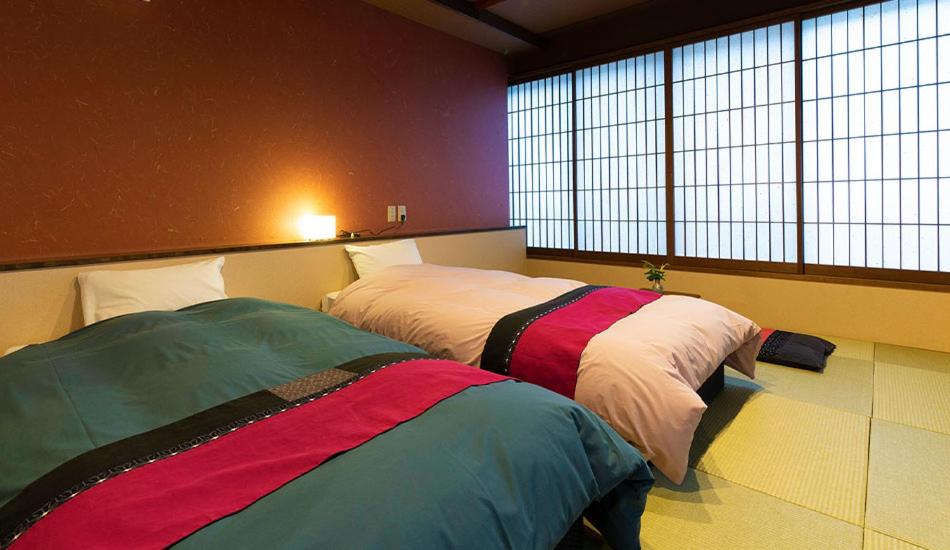 Compact, Twin Beds, Shared Bathroom