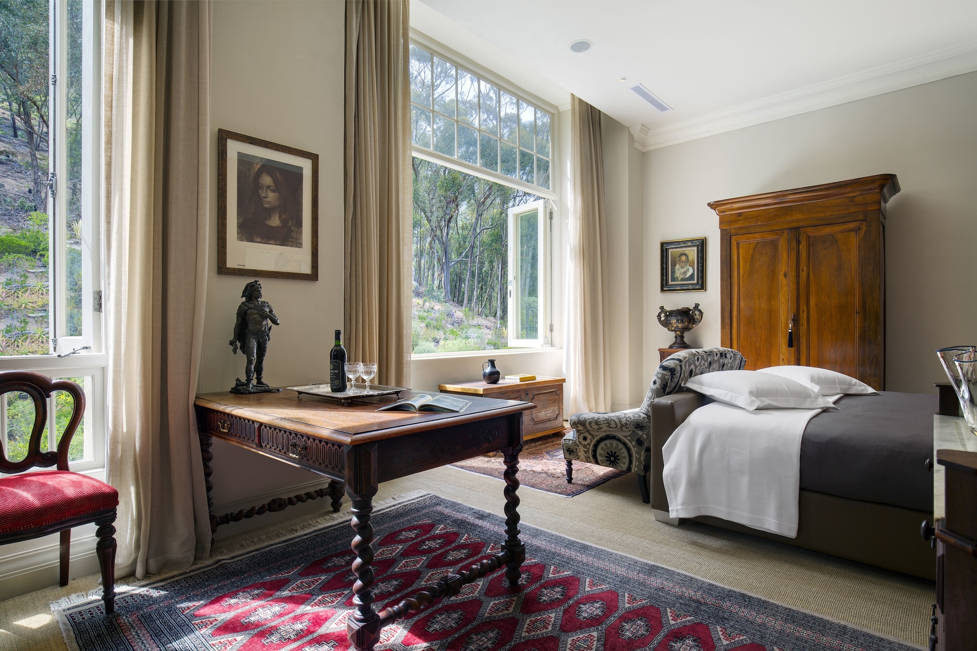 Retreat, King Bed, Mountain View