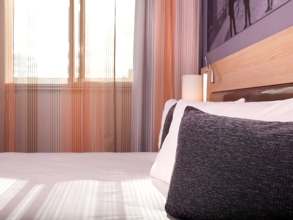 Hotel Mercure Paris 15 Porte De Versailles 9/63