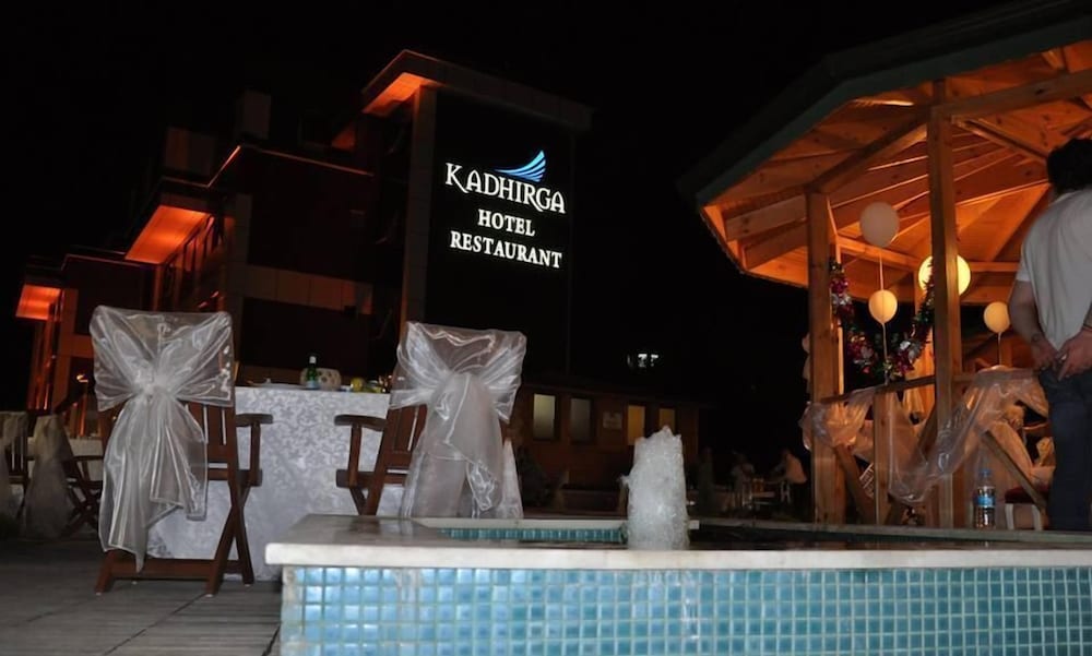 Kadhirga Hotel 4/32