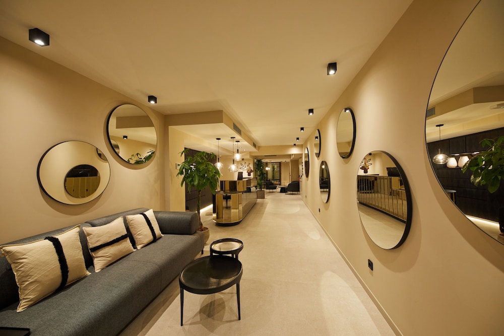 Belle Marivent Mediterranean Petit Hotel 38/59