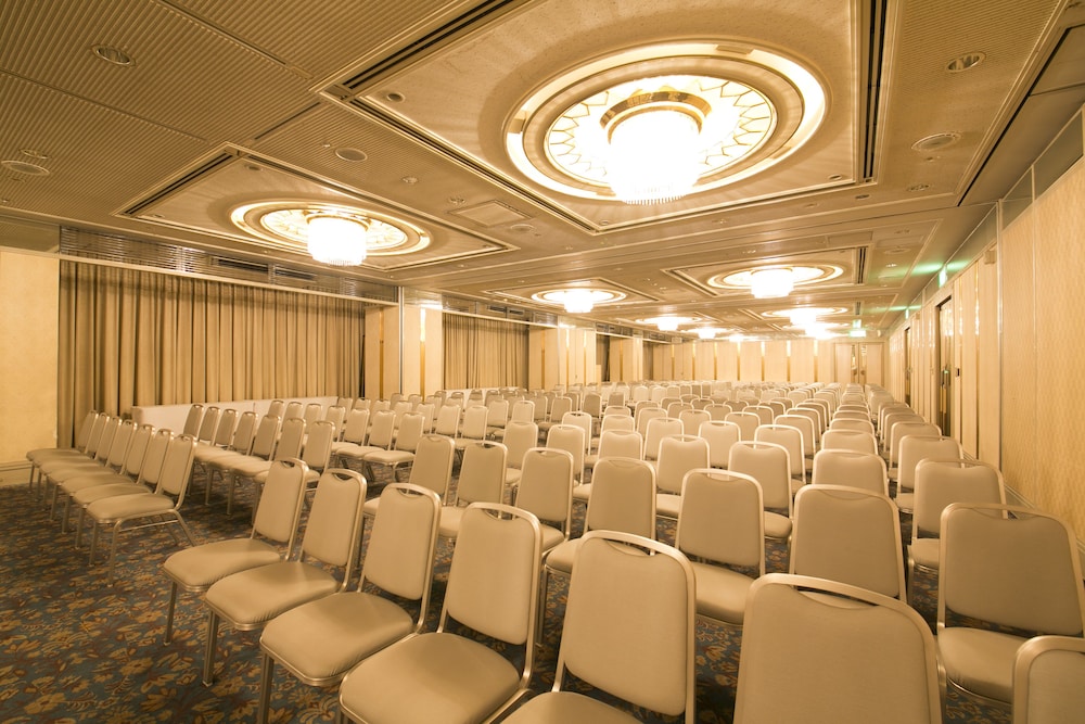 Shin Osaka Washington Hotel Plaza 51/52