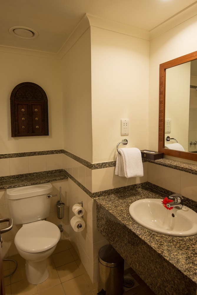 Sea Cliff Resort and Spa Hotel 10/80