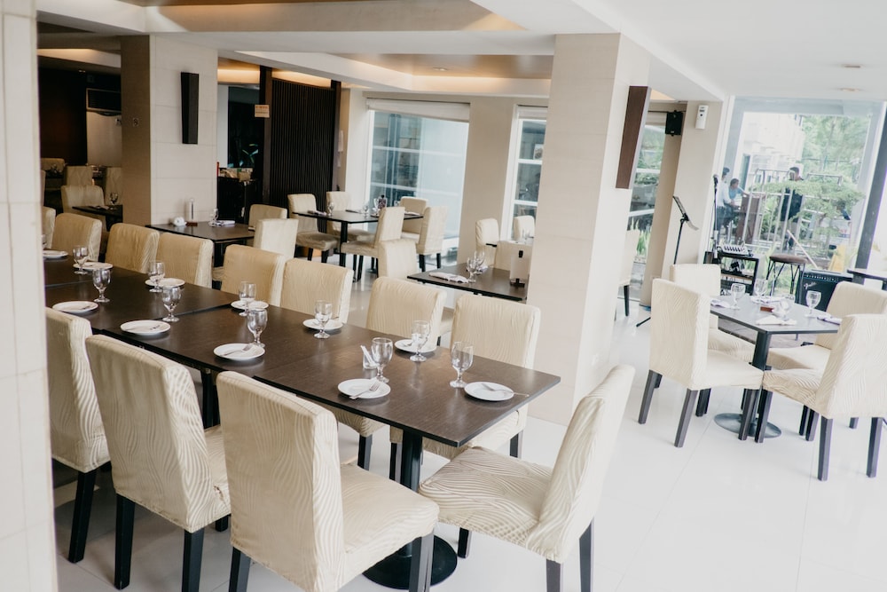 East Asia Royale Hotel 51/55