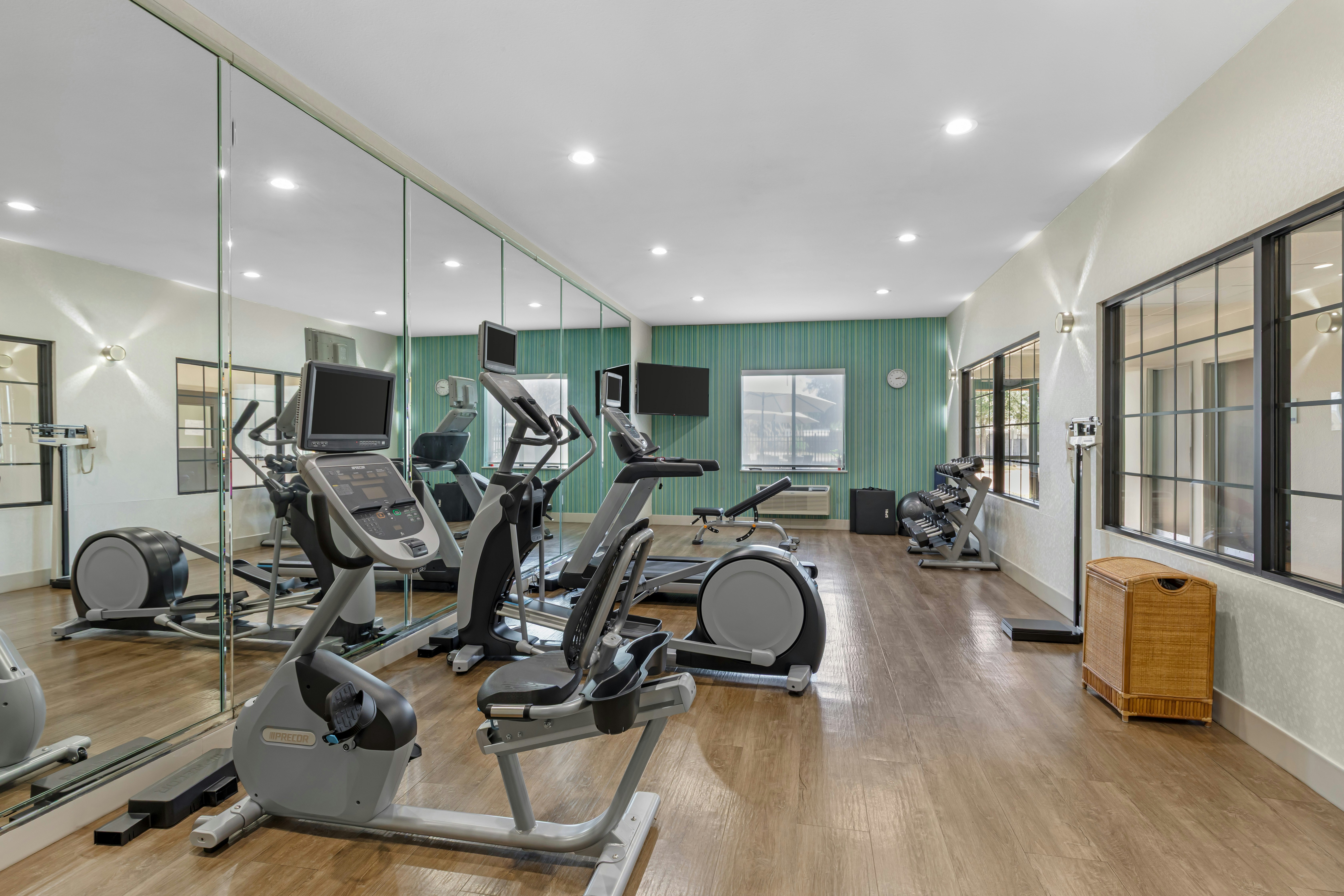 Holiday Inn Express Hotel Suites Fairfield North 40/63
