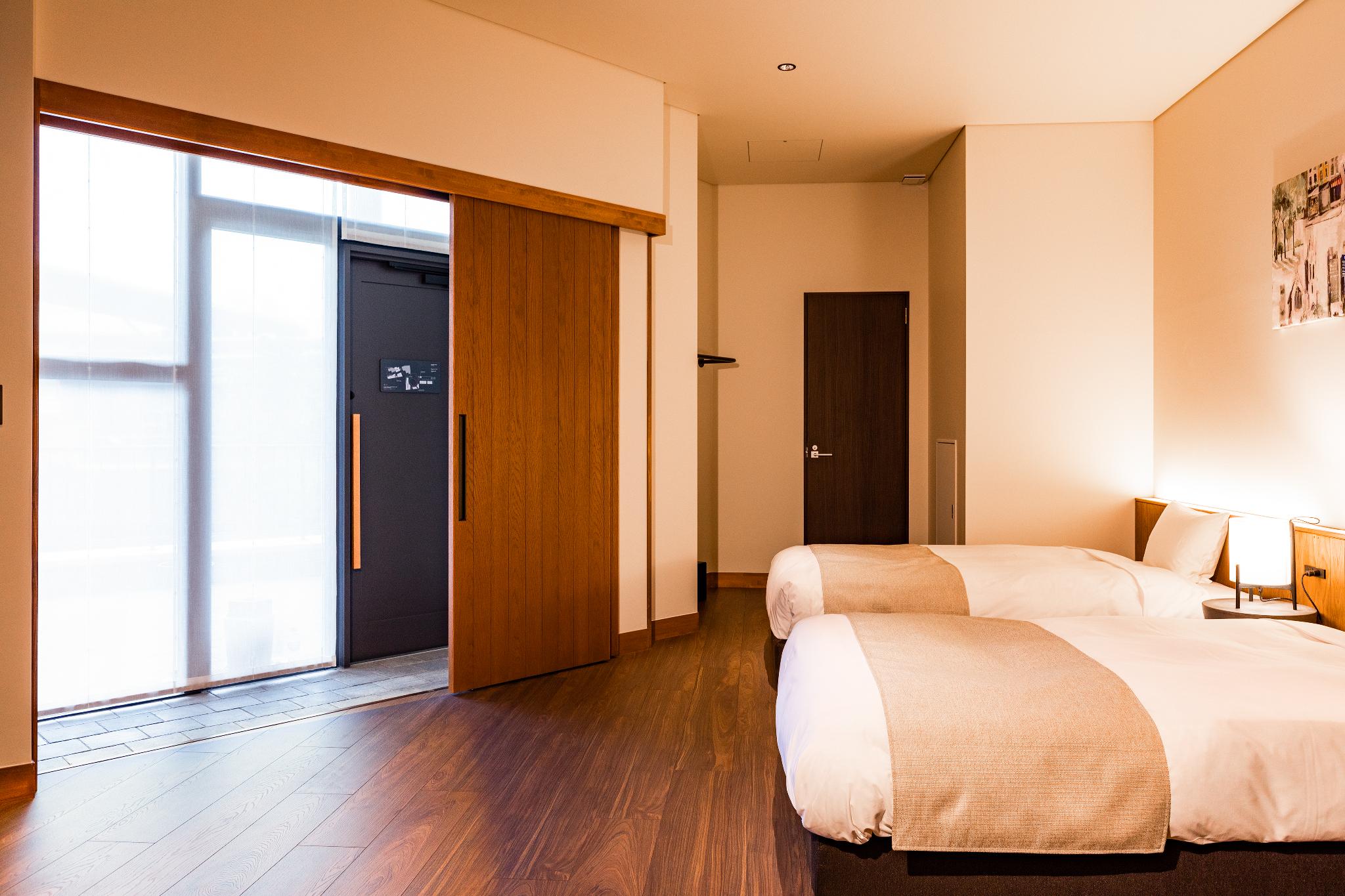 Semi Room, Semi Double Bed, Square View