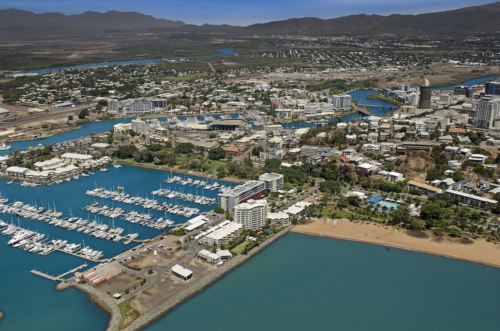 MARINERS NORTH HOLIDAY APARTMENTS 72/77