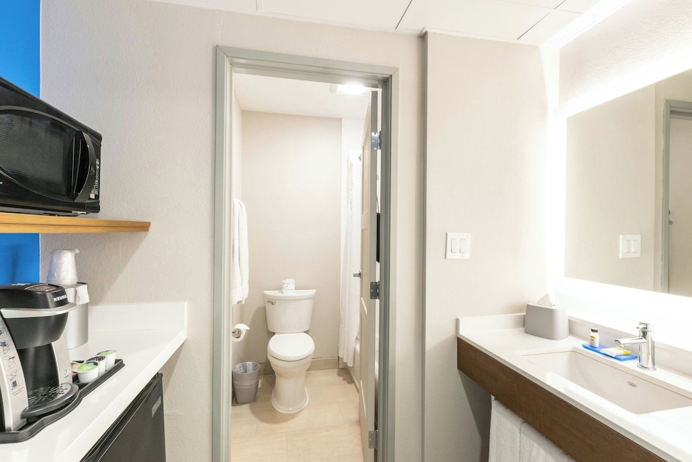 غرفة قياسية بسريرين كوين، Holiday Inn Express Anaheim West 3/4