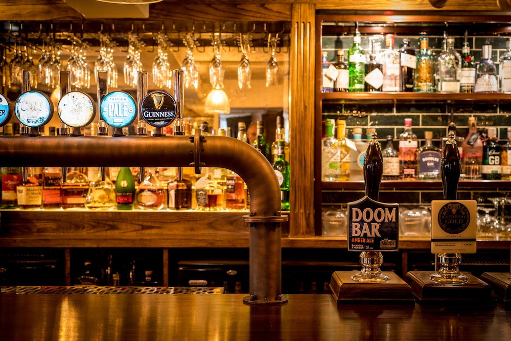 The Queens Arms Hotel 12/32