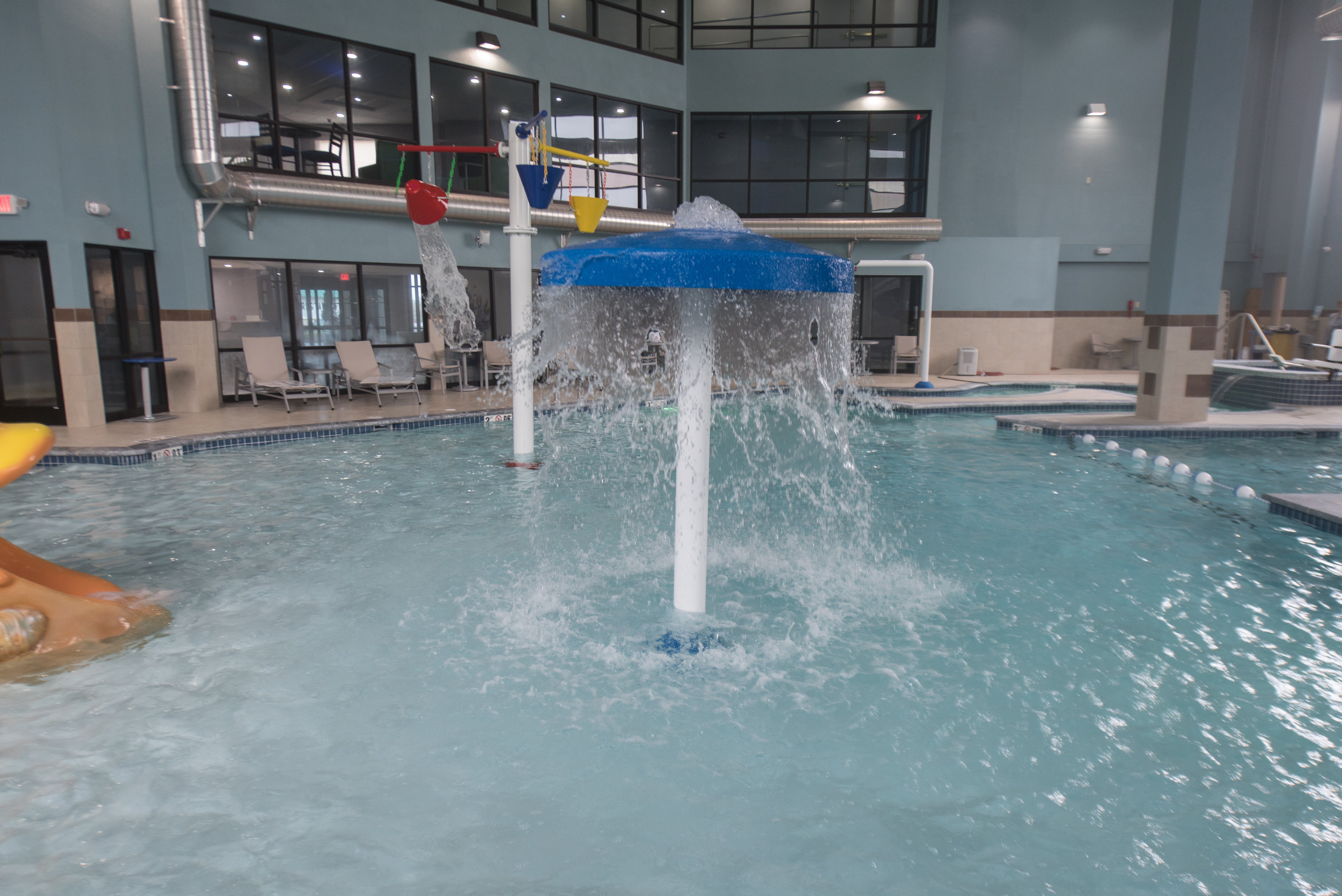 Holiday Inn Express & Suites North East (Erie I-90 Exit 41) 40/60