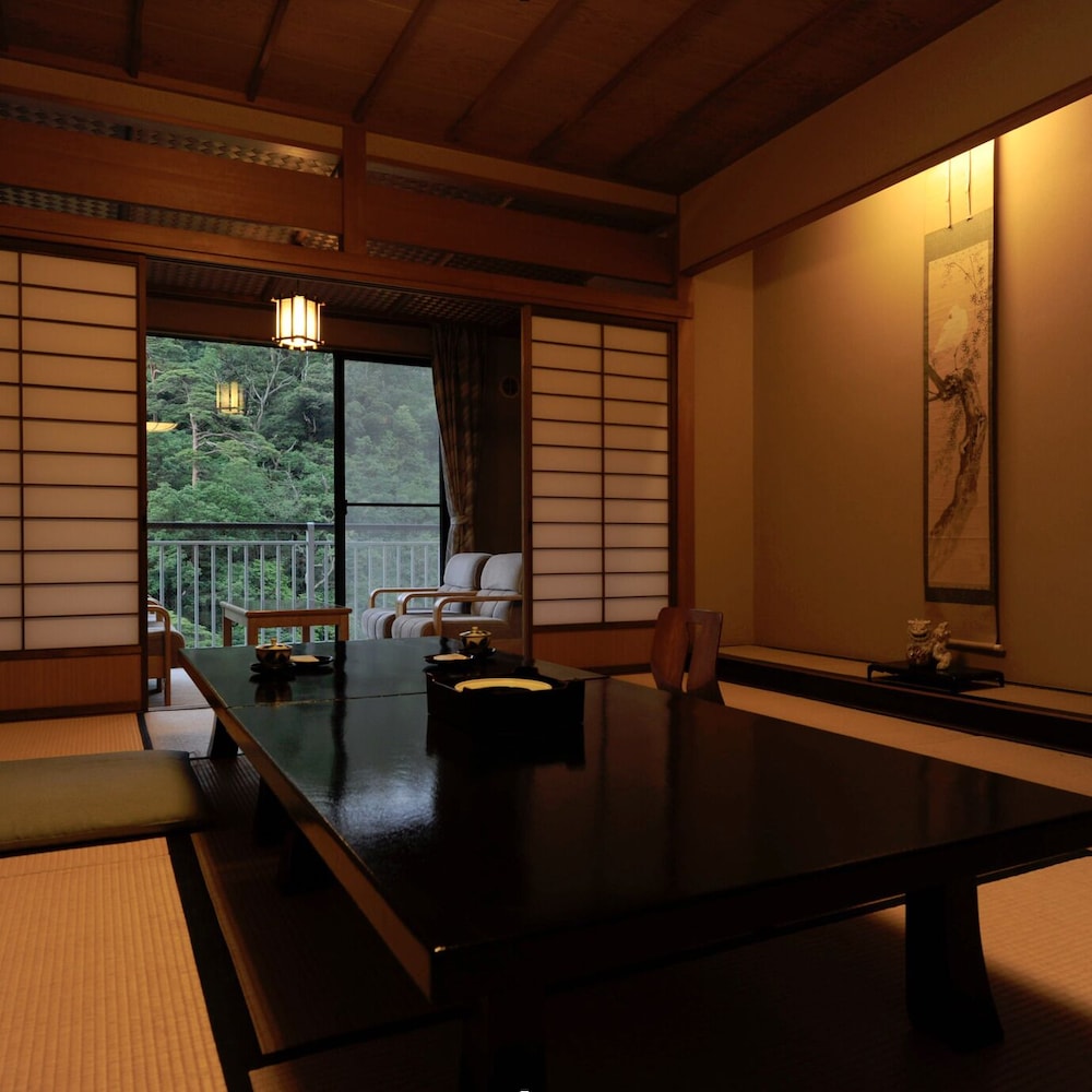 Yamanaka Onsen Shirasagiyu Tawaraya 33/52
