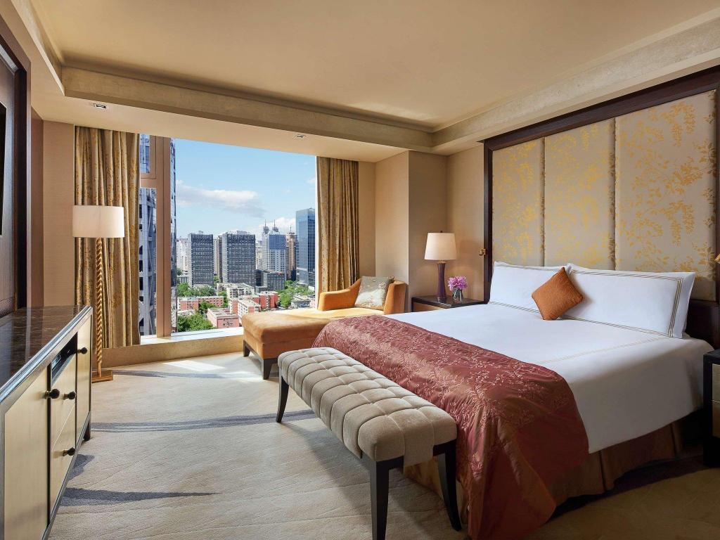 SIGNATURE, FAIRMONT GOLD, SUITE, KING BED