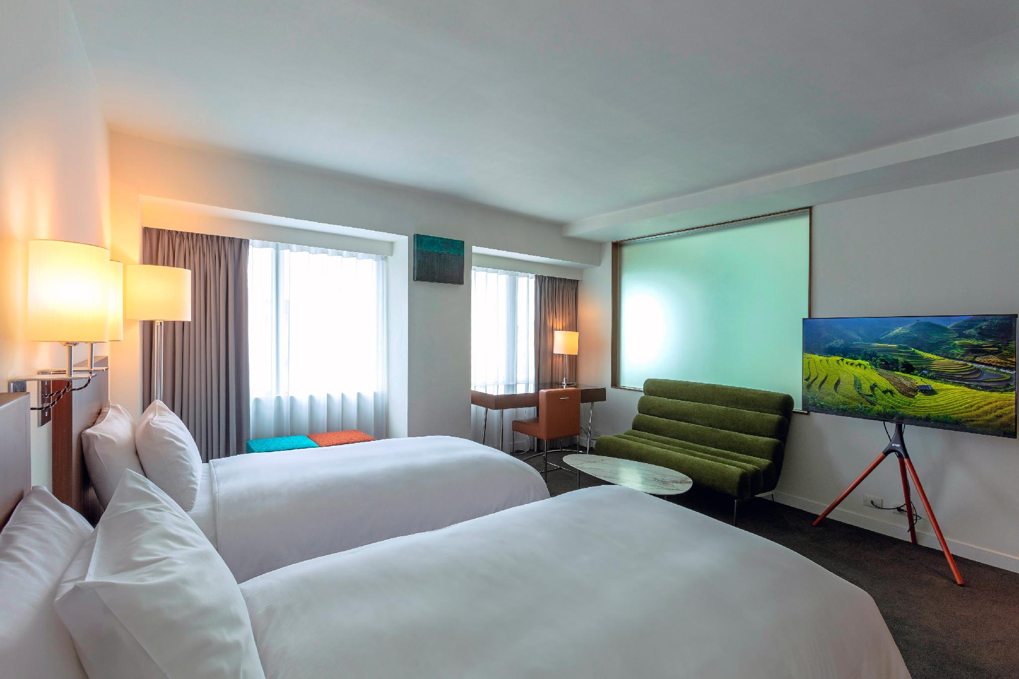 Deluxe, Queen Bed