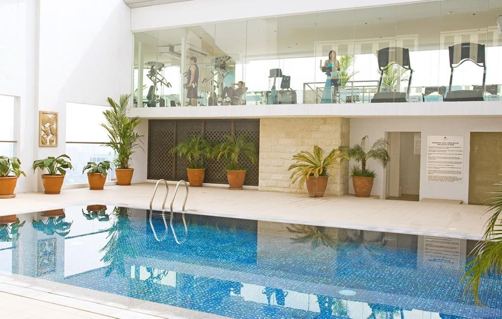 St Giles Hotel Makati 12/24