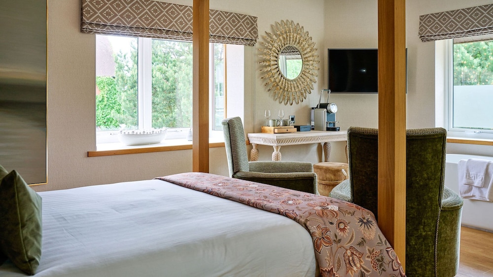 ROOM, DOUBLE BED