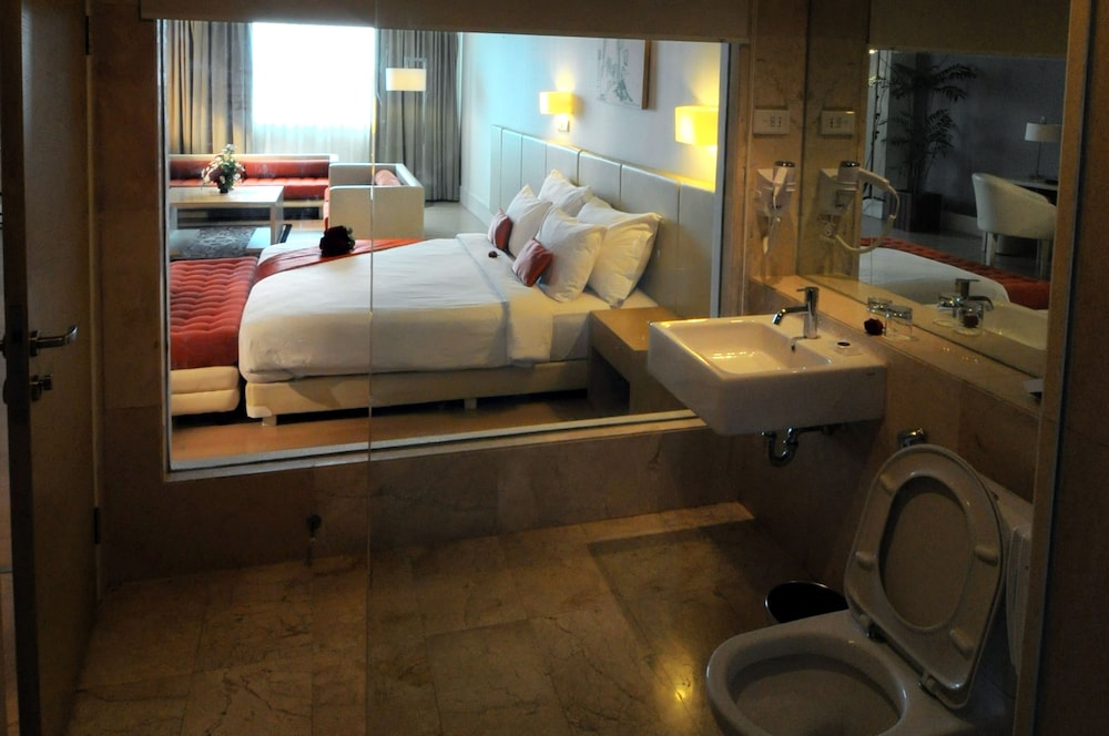 Grand Jatra Hotel 22/70