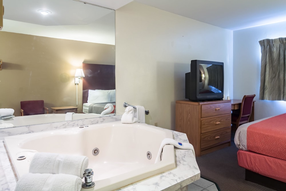 Motel6 Madison, WI - East 17/55