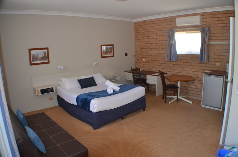 Deer Park Motor Inn And Restaurant 7/50