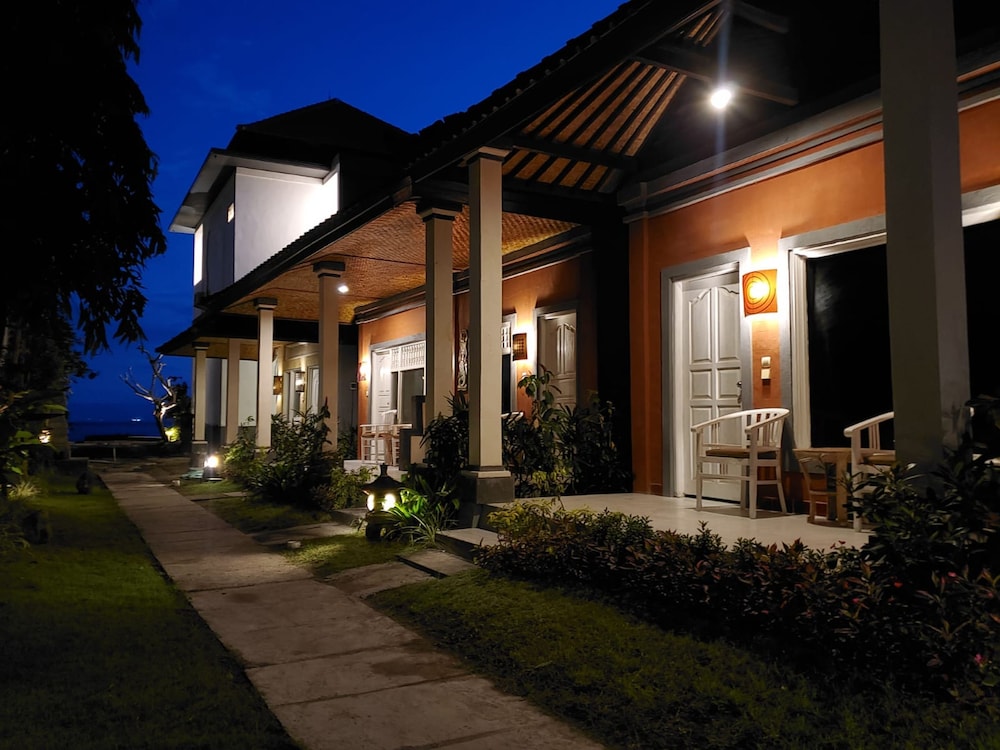 Utama Villas Beach Front Candidasa 33/38