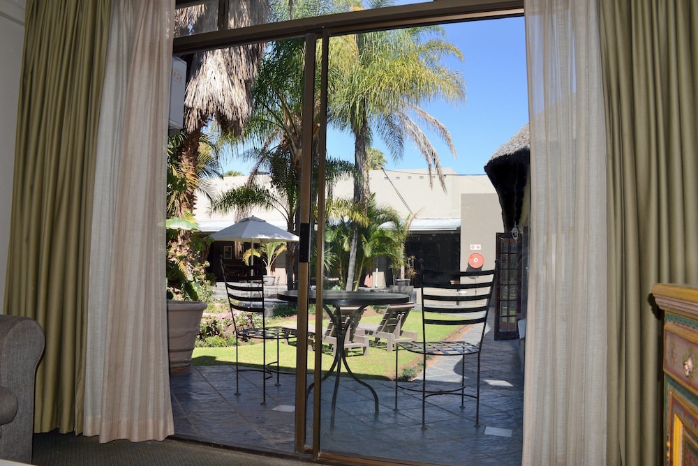 Elephant Springs Hotel &amp; Cabanas 49/80