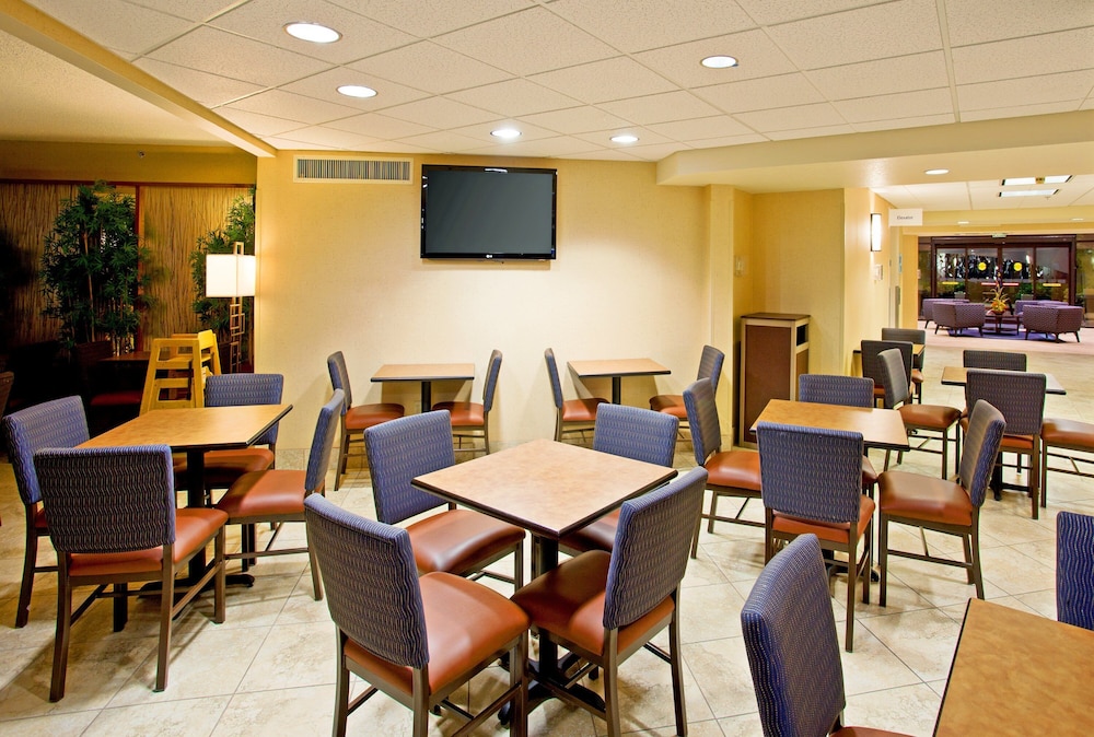 Holiday Inn Express Scottsdale North 35/40