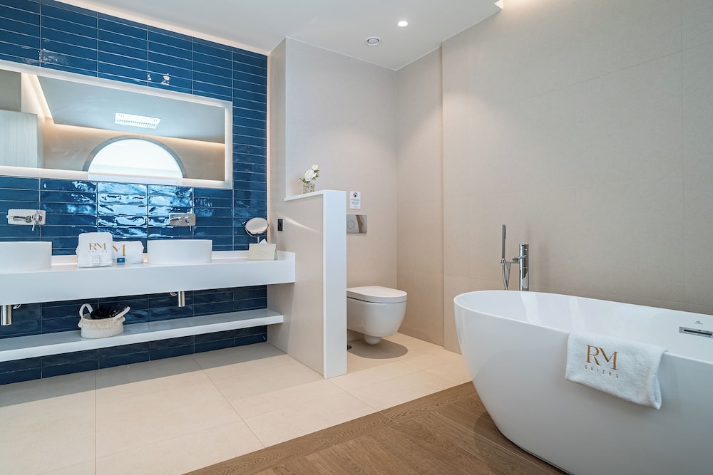Royal Marina Suites Boutique Hotel 49/50