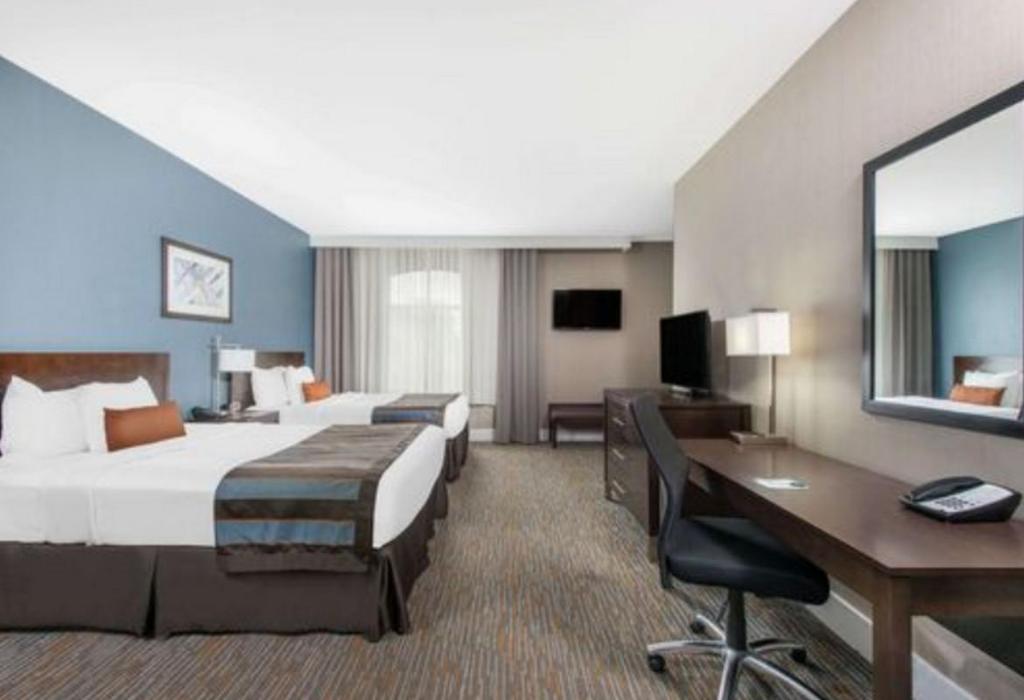 Super 8 by Wyndham Phoenix West 8/18