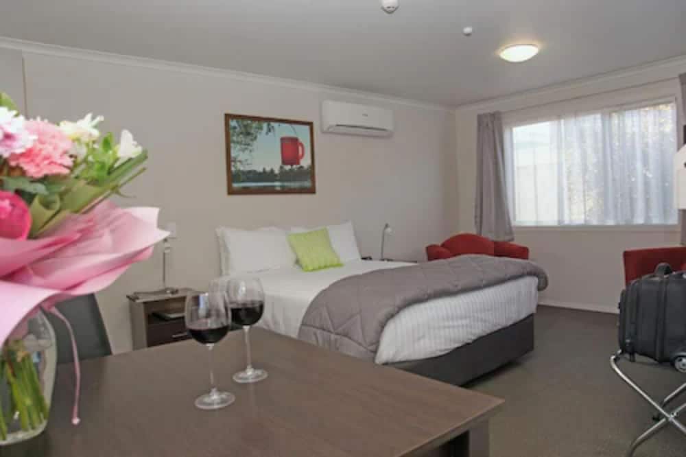 Arena Court Motor Lodge 16/32