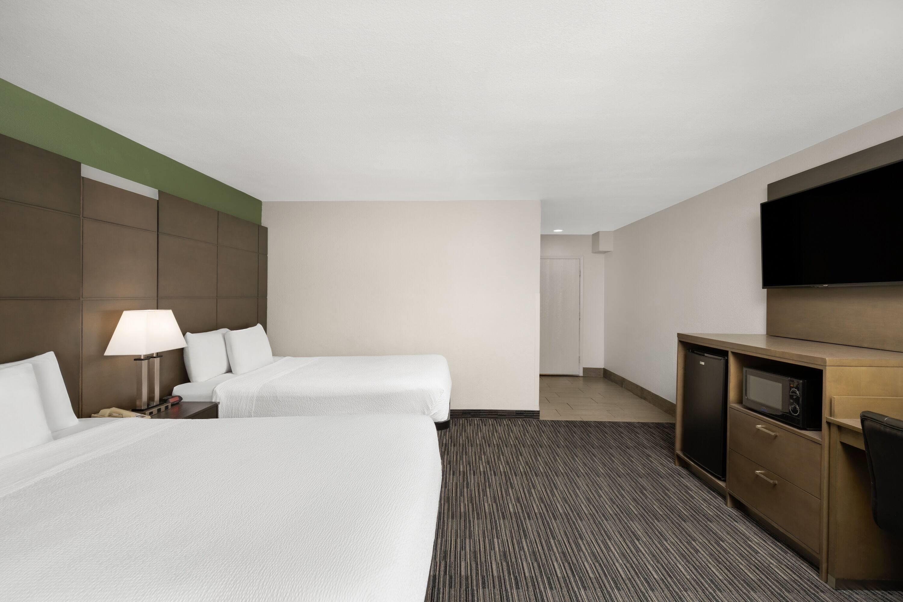 Mini, Suite, 2 Queen Beds, Accessible