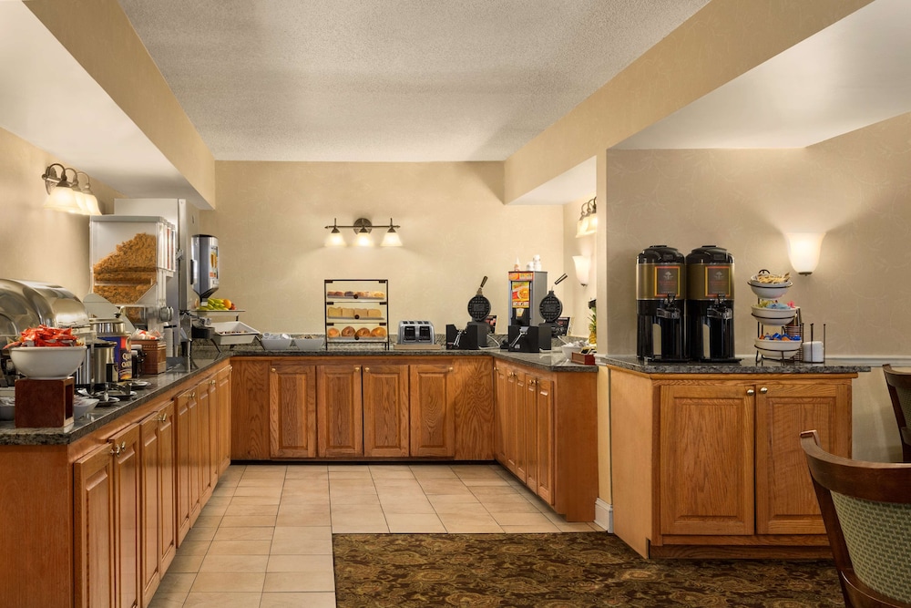 Country Inn and Suites By Radisson Atlanta Airport South GA 7/43