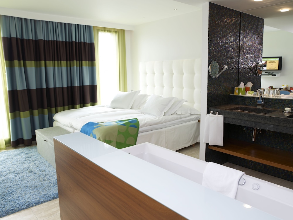 Avalon Hotel 16/48