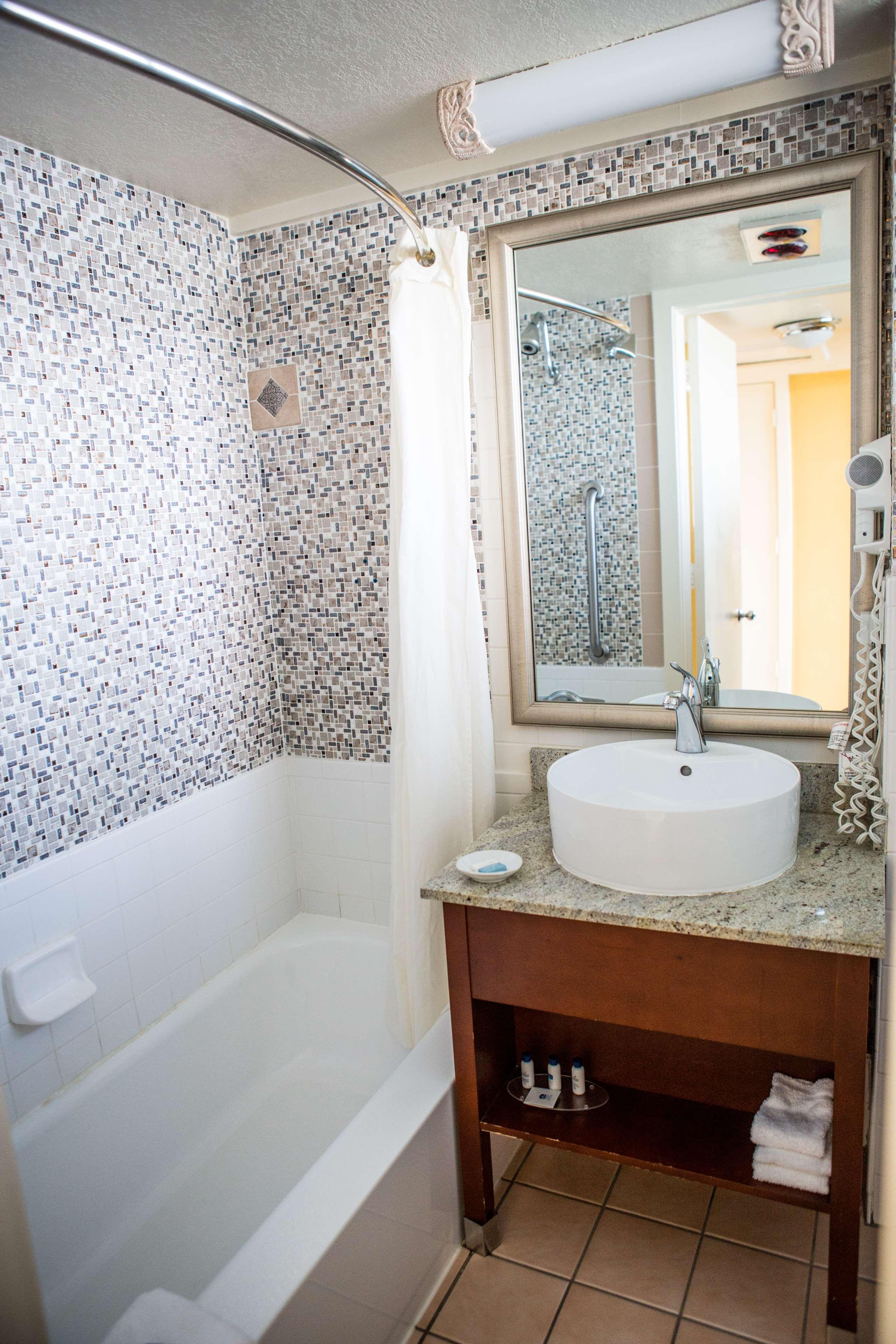 غرفة قياسية، Best Western Plus Yacht Harbor Inn 2/3