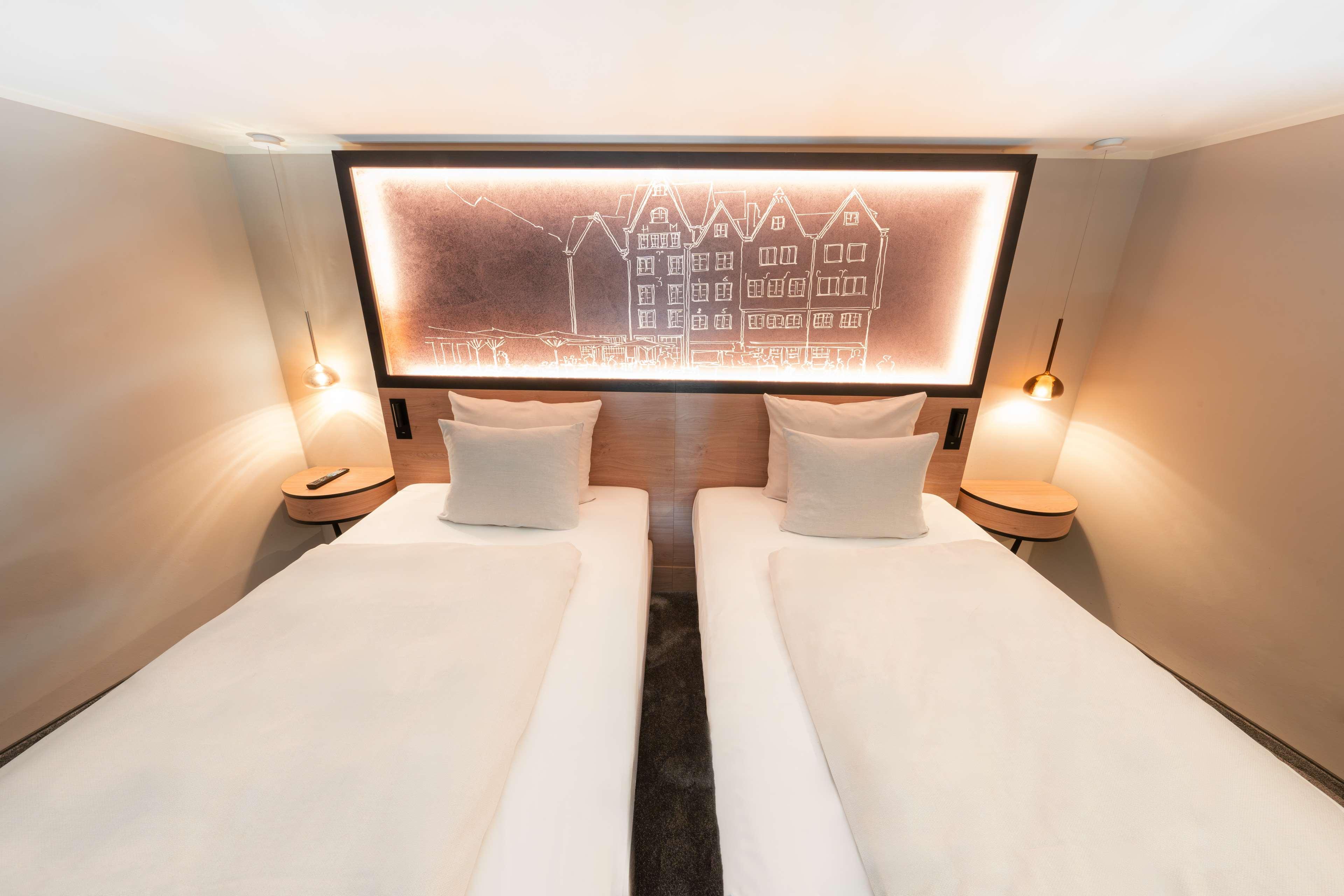 DUPLEX, TOWER, JUNIOR SUITE, TWIN BEDS