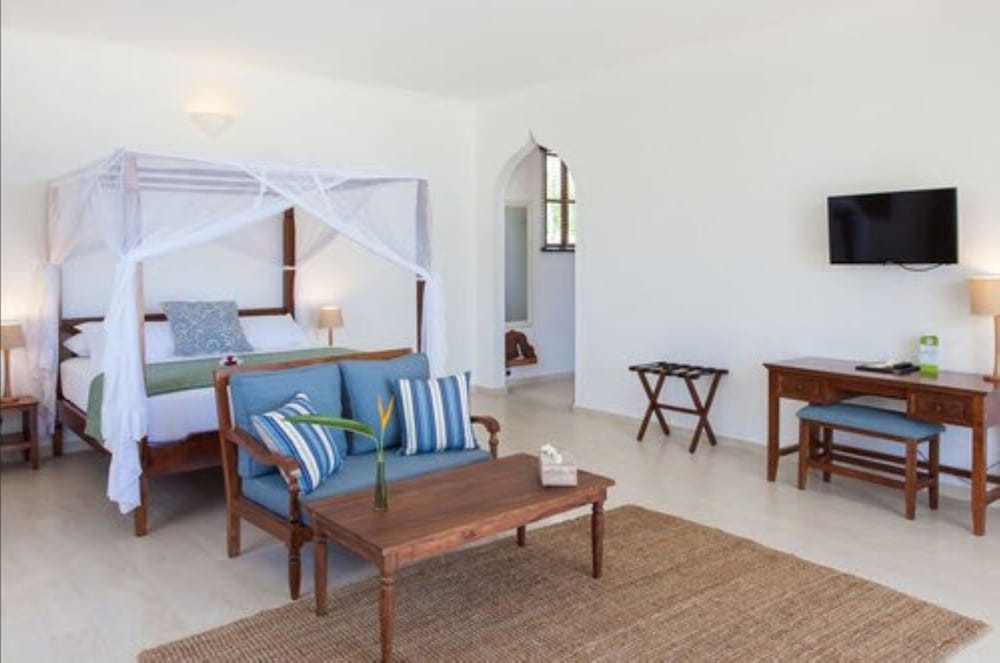 Kisiwa on the Beach 15/33