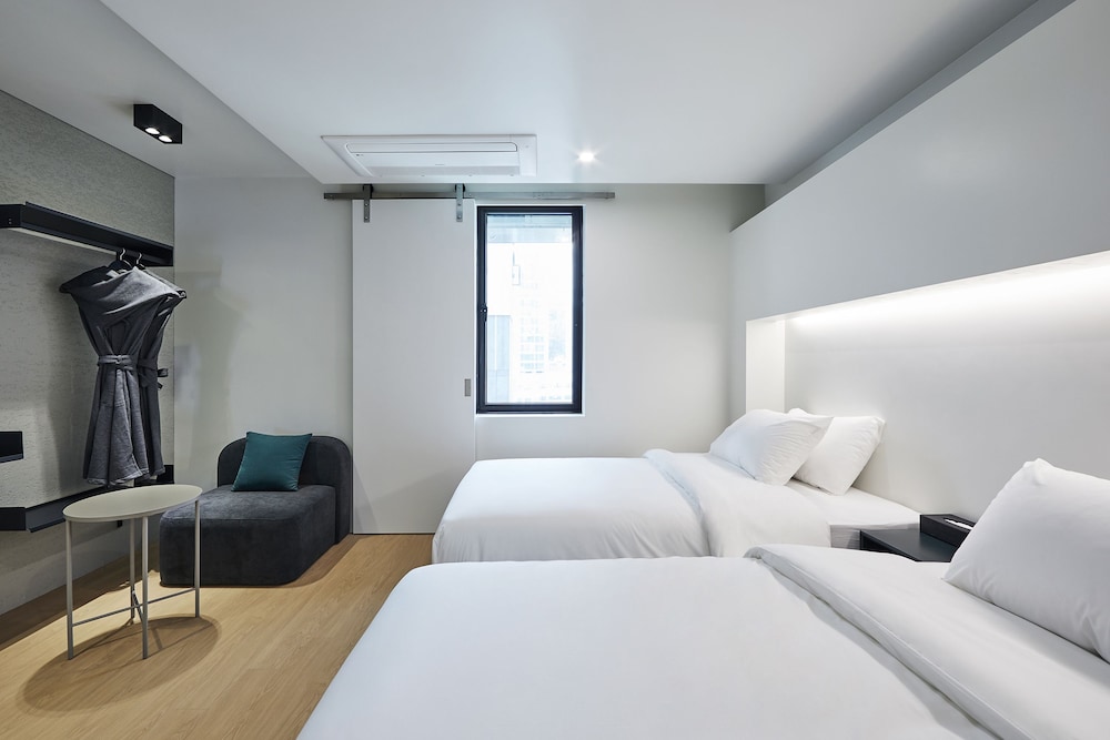 Hotel Intro 3/30