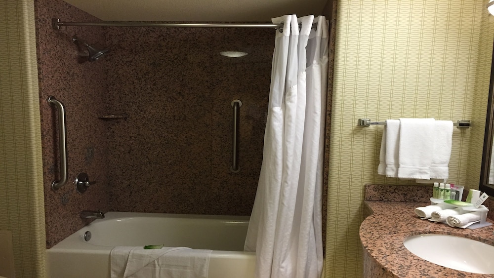 Holiday Inn Express Woodland 14/53