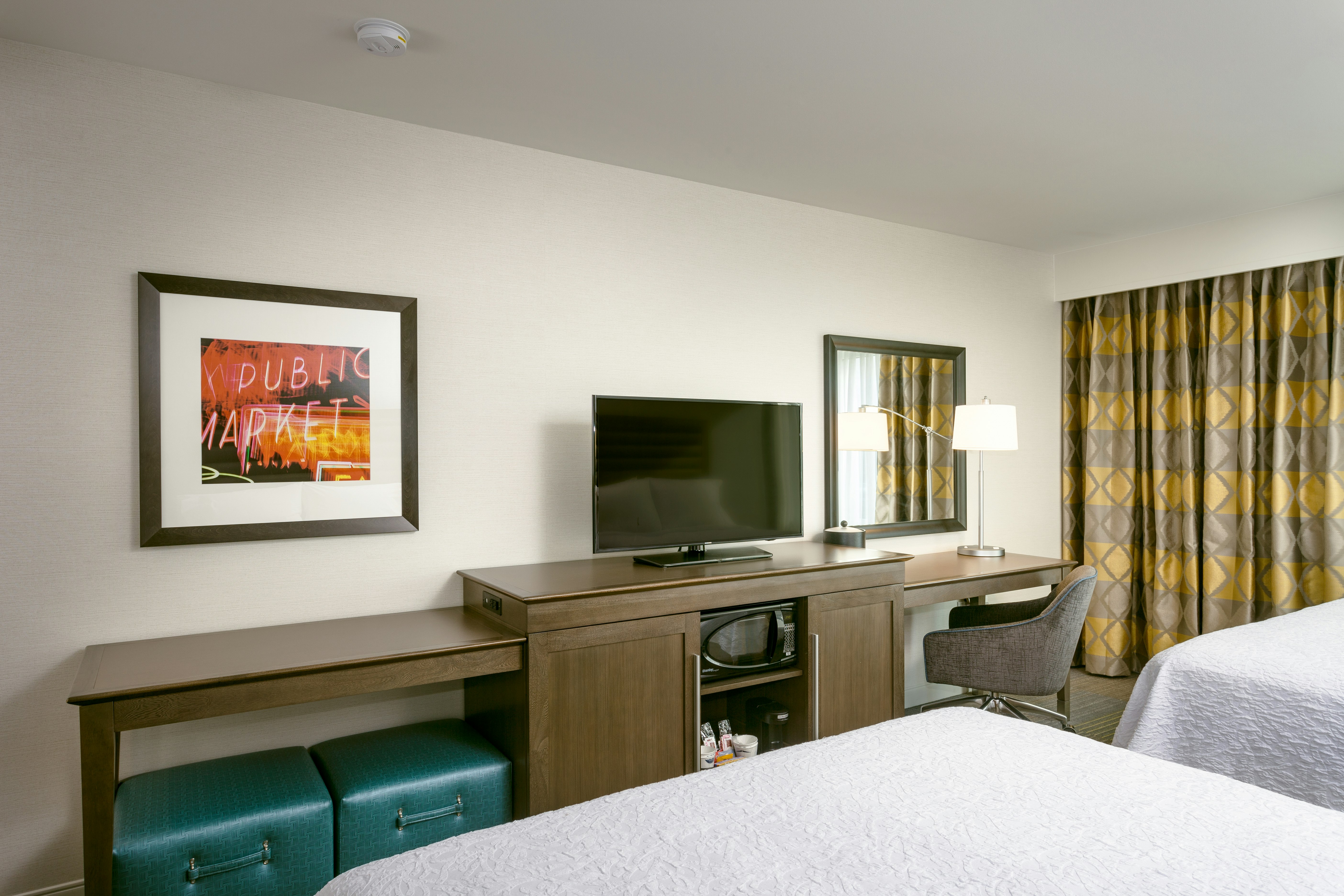 غرفة بسريرين كوين بحوض استحمام، Hampton Inn Suites By Hilton Seattle Northgate 2/4