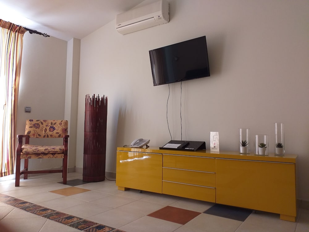 Lobby at El Cerrito Apartamentos, BRENA BAJA