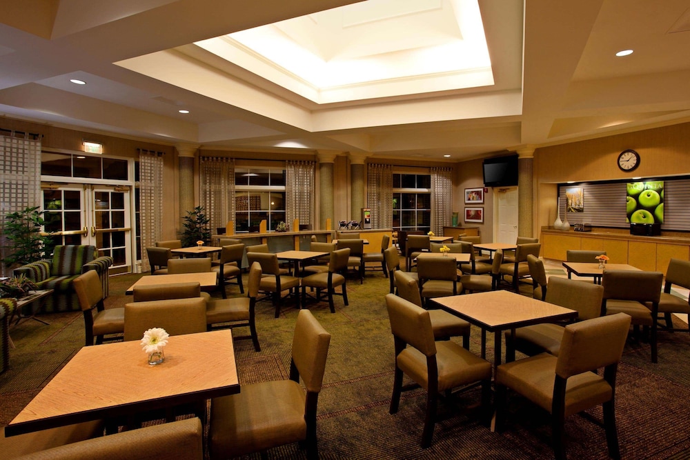 La Quinta Inn & Suites by Wyndham Greensboro NC 39/55