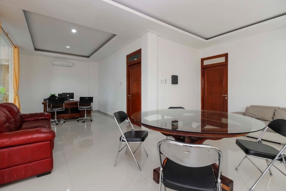 RedDoorz Premium @ Gandaria Jagakarsa 26/35