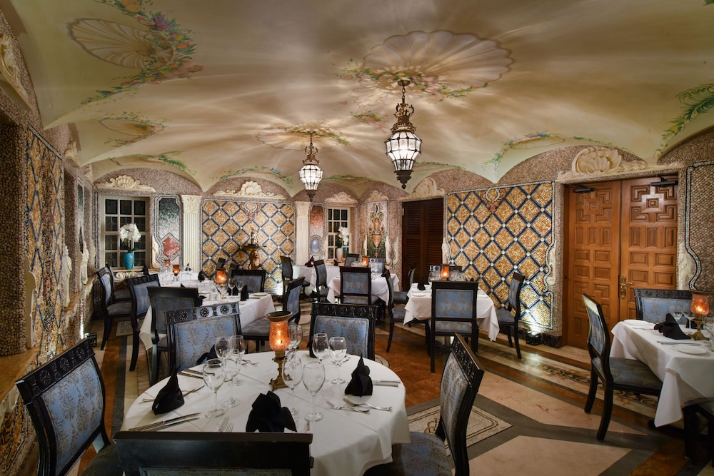 THE VILLA CASA CASUARINA 53/61