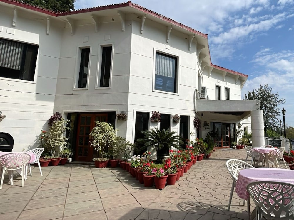 THE PINE CREST 3/64